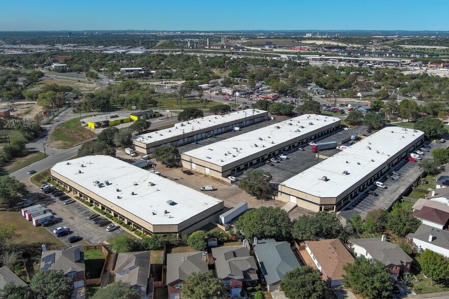 Primary Photo Of 5626-5648 Randolph Blvd, San Antonio Flex For Lease