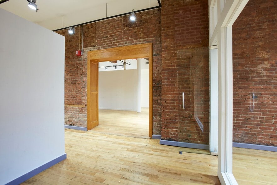 More Photos Of 179 Franklin St, New York Office Residential For Lease