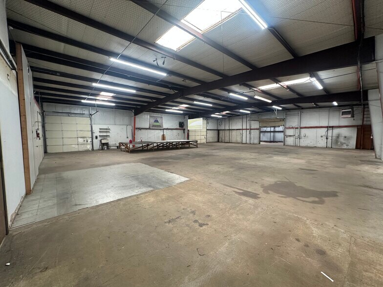 More Photos Of 2421 Thomas Rd, Haltom City Warehouse For Sale