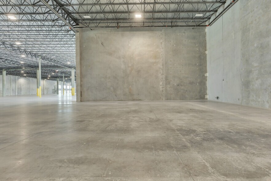 More Photos Of 6505 NW 167th St, Hialeah Unknown For Lease