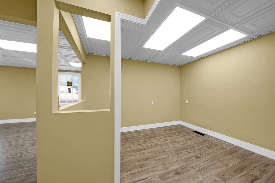 More Photos Of 1095 W Huron St, Waterford Medical For Lease