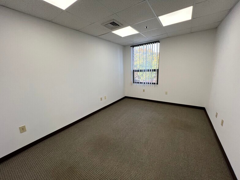 More Photos Of 1400 Centre St, Newton Medical For Lease