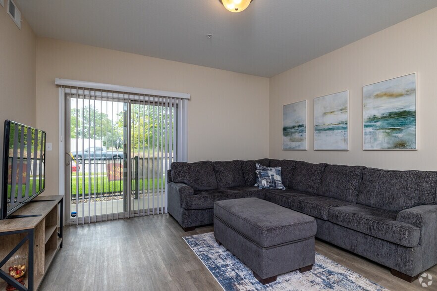 More Photos Of 13399 Charlotte St, Kansas City Apartments For Sale