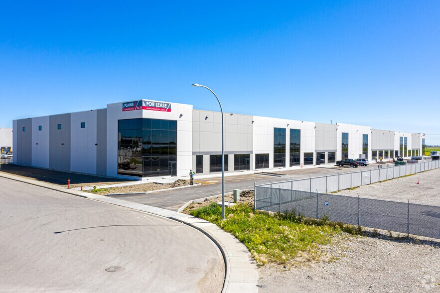 More Photos Of 7880 66th St SE, Calgary Service For Lease