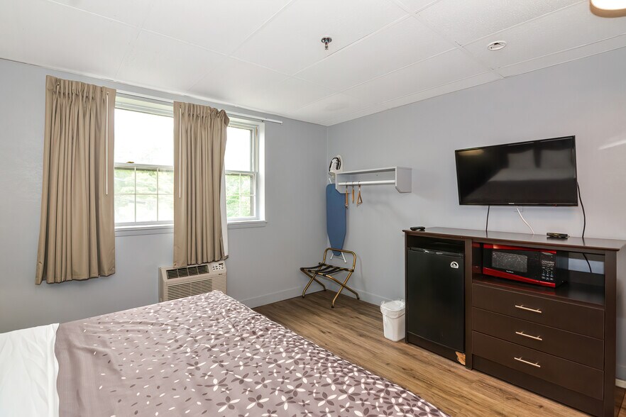 More Photos Of 1186 Worcester Rd, Framingham Hotel For Sale