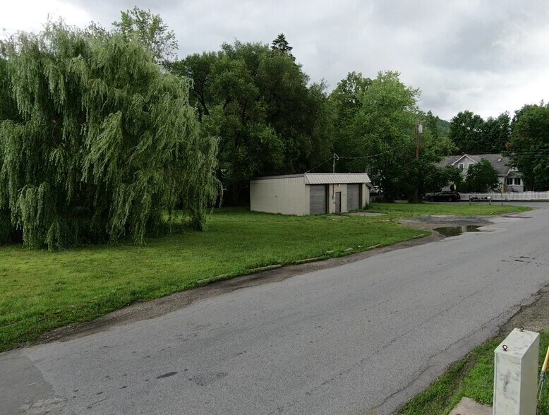 More Photos Of 3 Vine St, Greenwood Lake Warehouse For Lease