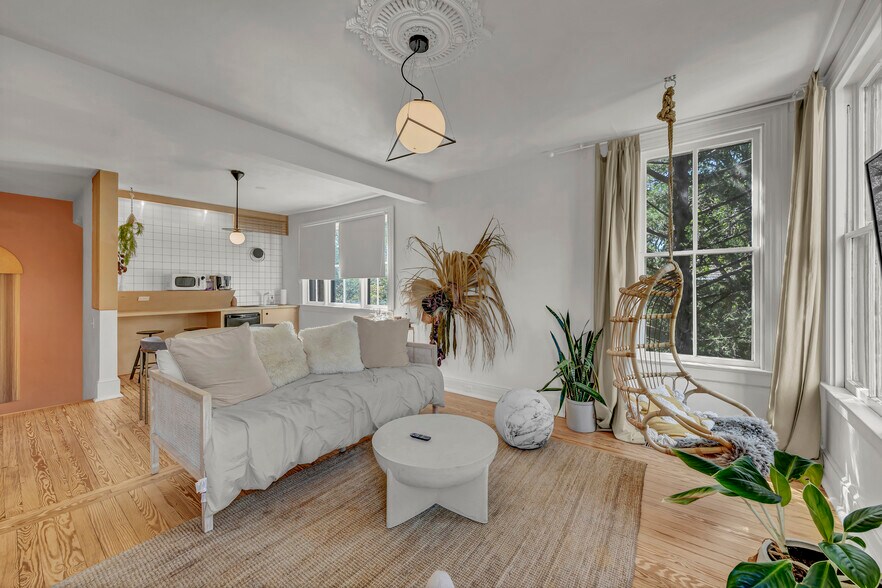 More Photos Of 118 S 4th St, Wilmington Hospitality For Sale