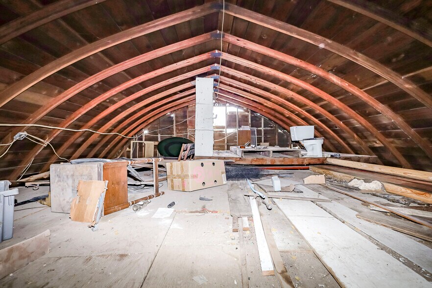 More Photos Of 201 W Silknitter St, Rose Hill Self Storage For Sale