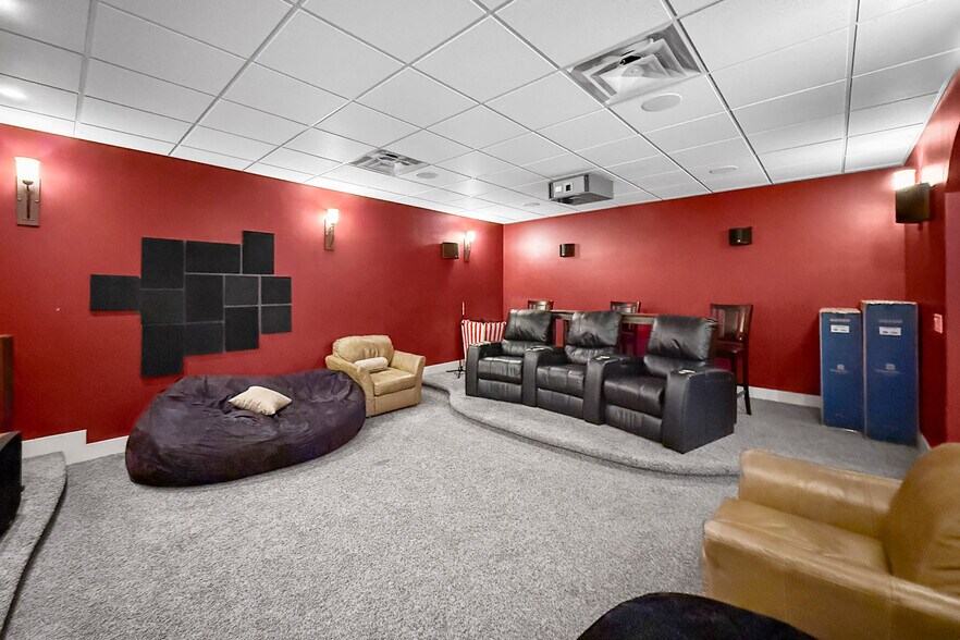 More Photos Of 2212 Ingersoll Ave, Des Moines Freestanding For Sale