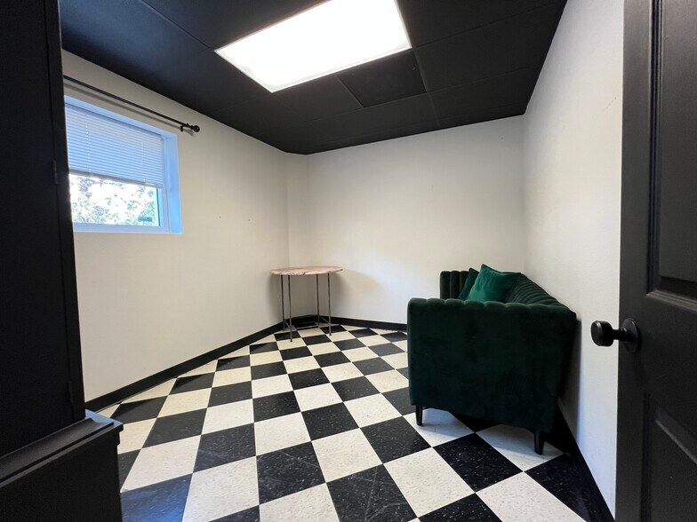 More Photos Of 6600-6612 26th Ct E, Sarasota Warehouse For Sale