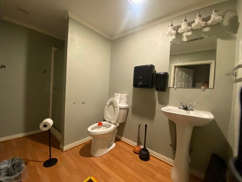 More Photos Of 12841 Highway 90, Beaumont Warehouse For Lease