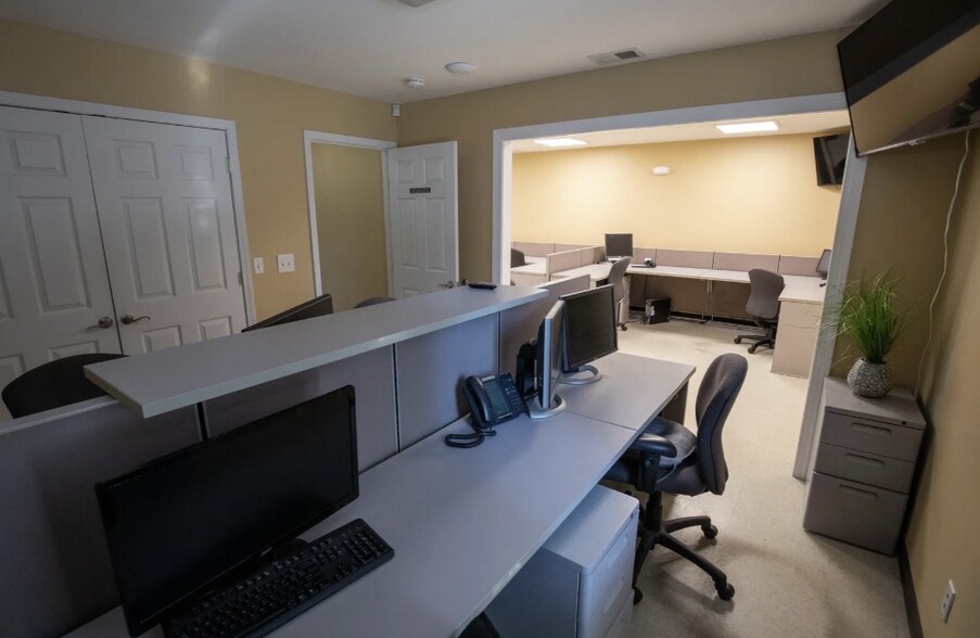 More Photos Of 347 Braley Rd, Huntington Flex For Sale