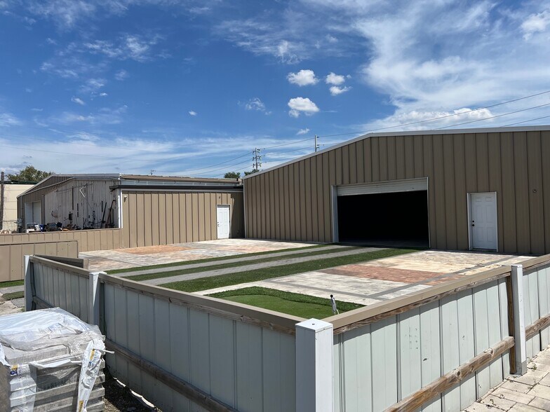 More Photos Of 7425 124th Ave, Largo Warehouse For Lease