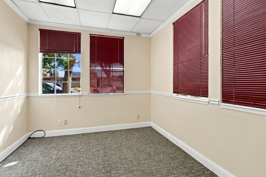 More Photos Of 403 W 11th St, Tracy Office For Sale