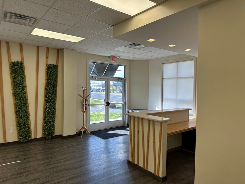 More Photos Of 959 New Loudon Rd, Latham Freestanding For Lease