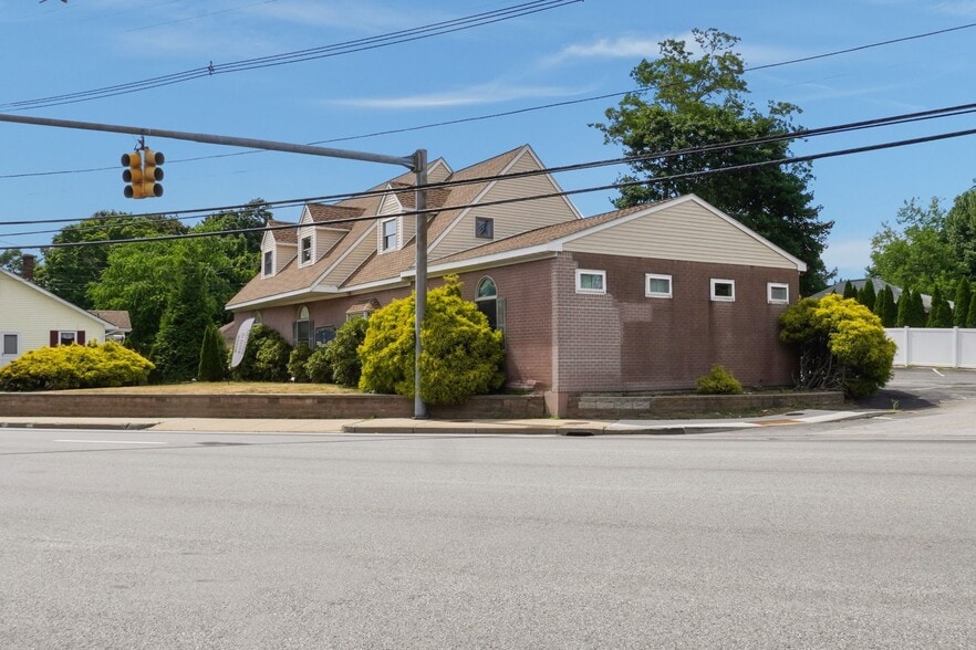 More Photos Of 623 Post Rd, Warwick Office For Sale