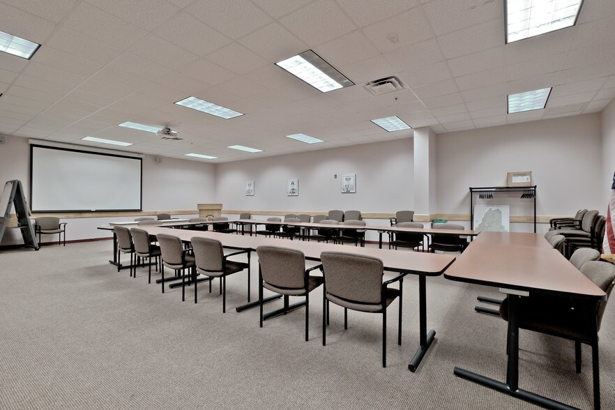 More Photos Of 45 Commerce Dr, Augusta Office For Lease