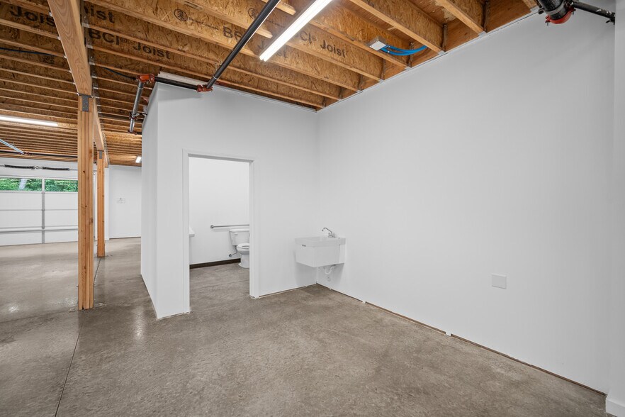 More Photos Of 2900 Peace Portal Dr, Blaine Distribution For Lease