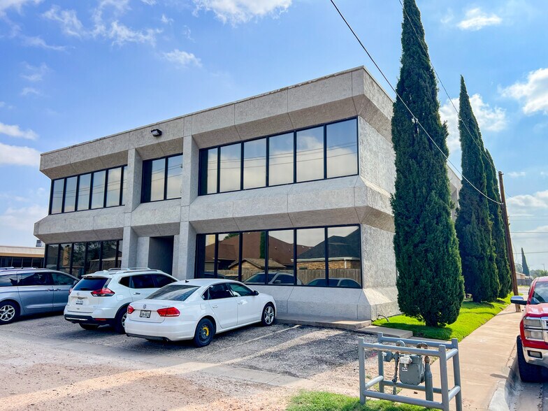 More Photos Of 3001 Big Spring St, Midland Office For Sale