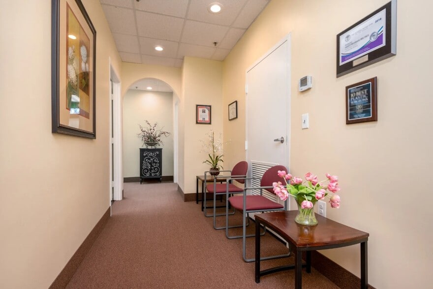 More Photos Of 20 Crossroads Dr, Owings Mills Medical For Sale