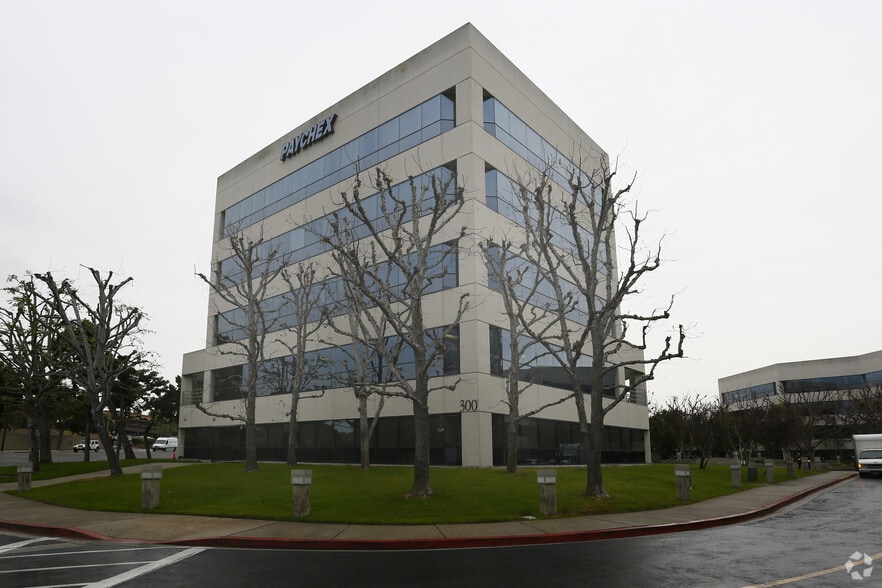 More Photos Of 300 Corporate Pointe, Culver City Office For Lease