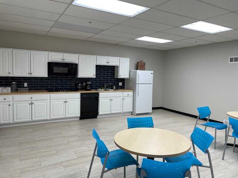 More Photos Of 1 Park St, Broomfield Warehouse For Lease