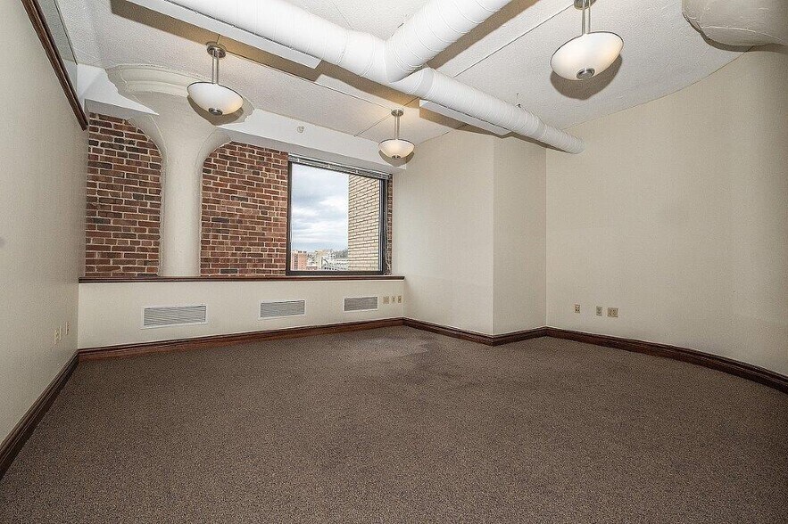 More Photos Of 2001 Main St, Wheeling Office For Lease