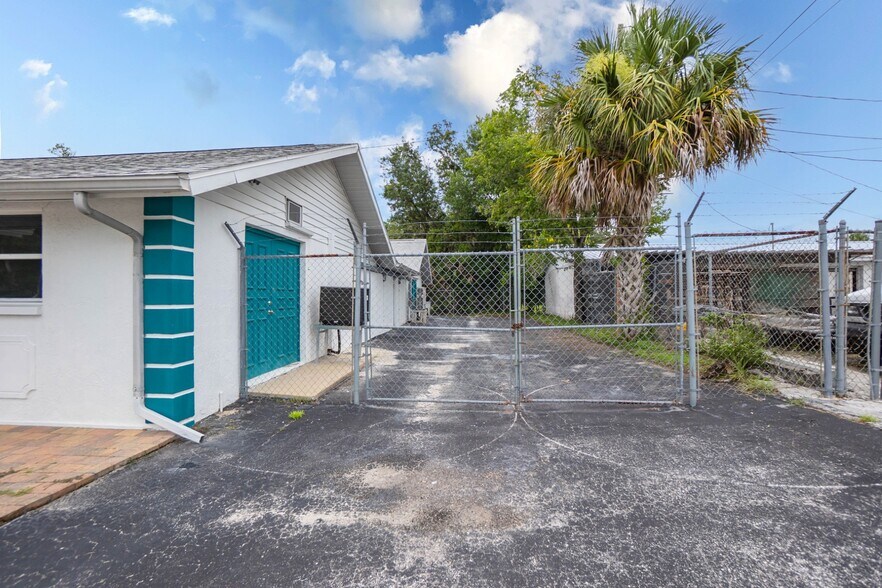More Photos Of 708 NE 6th St, Crystal River Medical For Sale