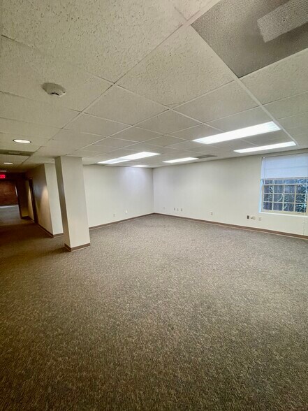 More Photos Of 12 N Washington St, Winchester Specialty For Sale