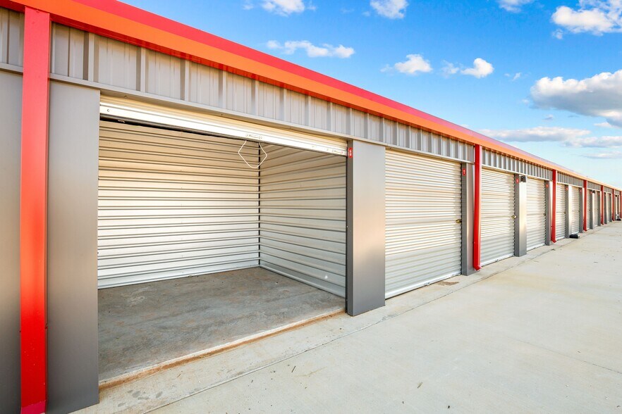 Primary Photo Of 5194 US-83, Tuscola Self Storage For Sale