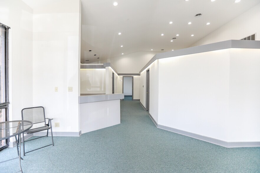 More Photos Of 11835 Canon Blvd, Newport News Office For Lease