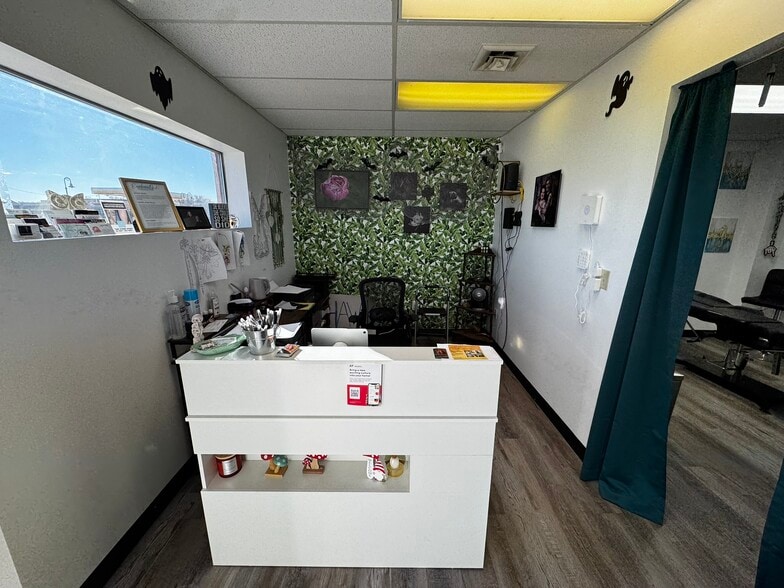 More Photos Of 2304-2320 S Locust St, Grand Island Storefront For Lease