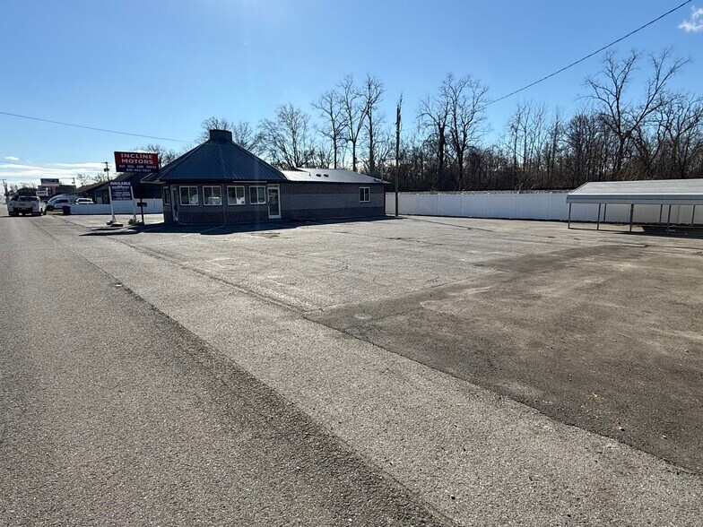 More Photos Of 178 N Lowry St, Smyrna Auto Dealership For Lease