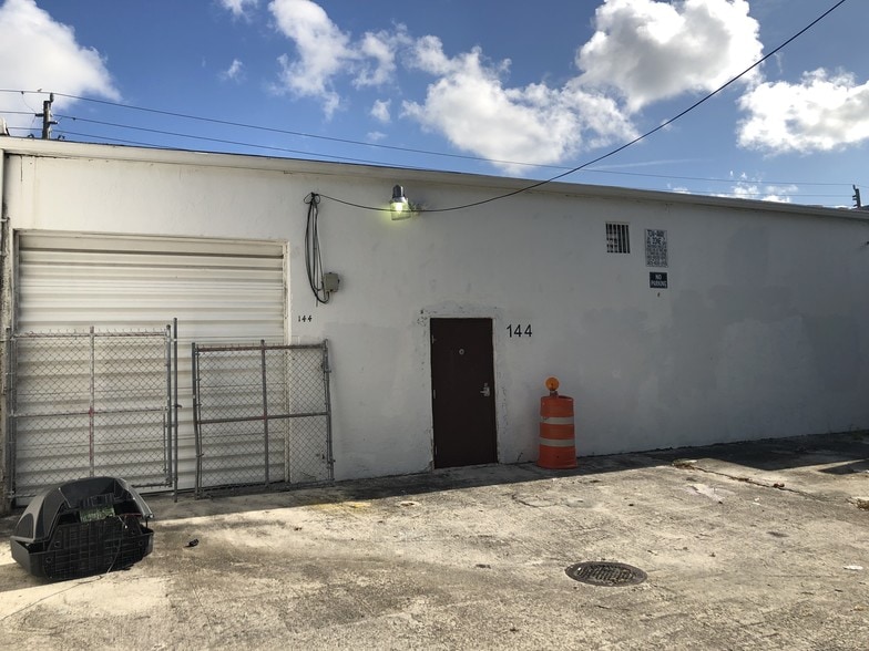 More Photos Of 144 NW 36th St, Miami Light Distribution For Lease