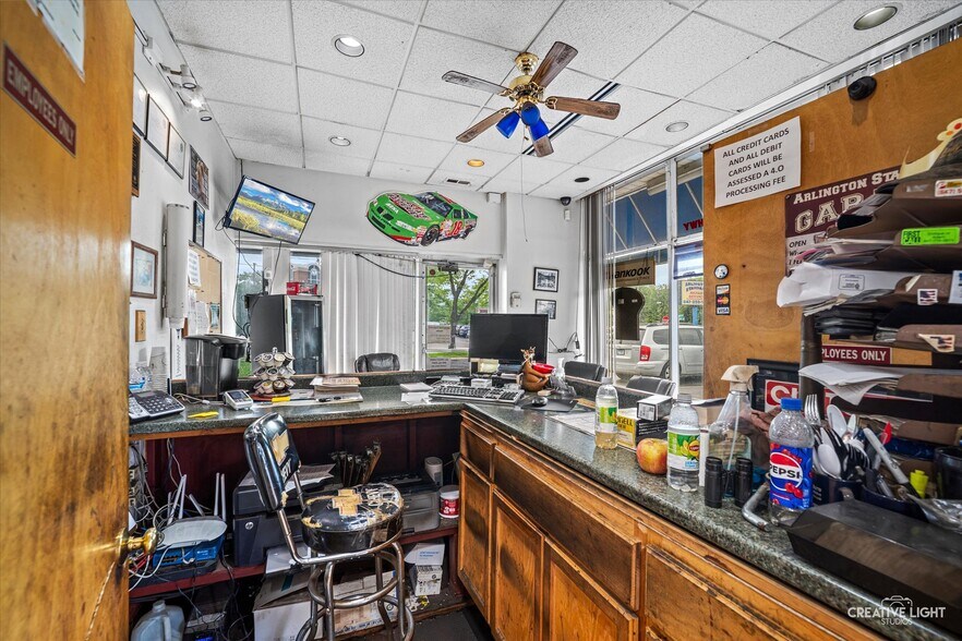 More Photos Of 300 W Northwest Hwy, Arlington Heights General Retail For Sale