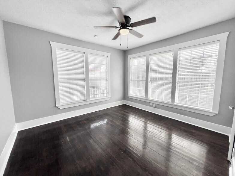 More Photos Of 741 E 9th St, Houston Office Residential For Lease