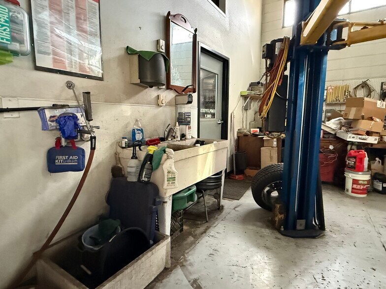 More Photos Of 5745 Independence St, Arvada Auto Repair For Sale