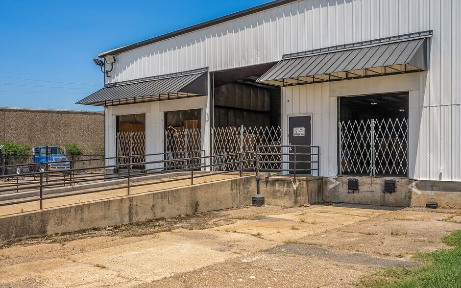 More Photos Of 7330 Julie Francis Dr, Shreveport Warehouse For Sale