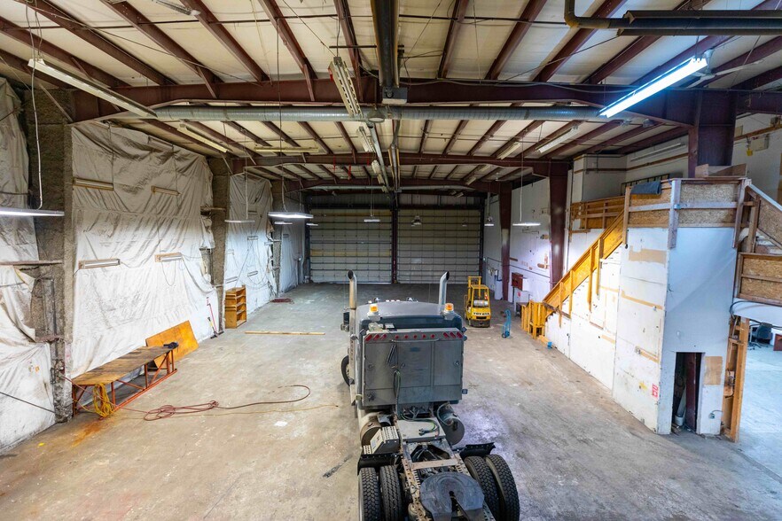 More Photos Of 32860 Mission Way, Mission Manufacturing For Lease