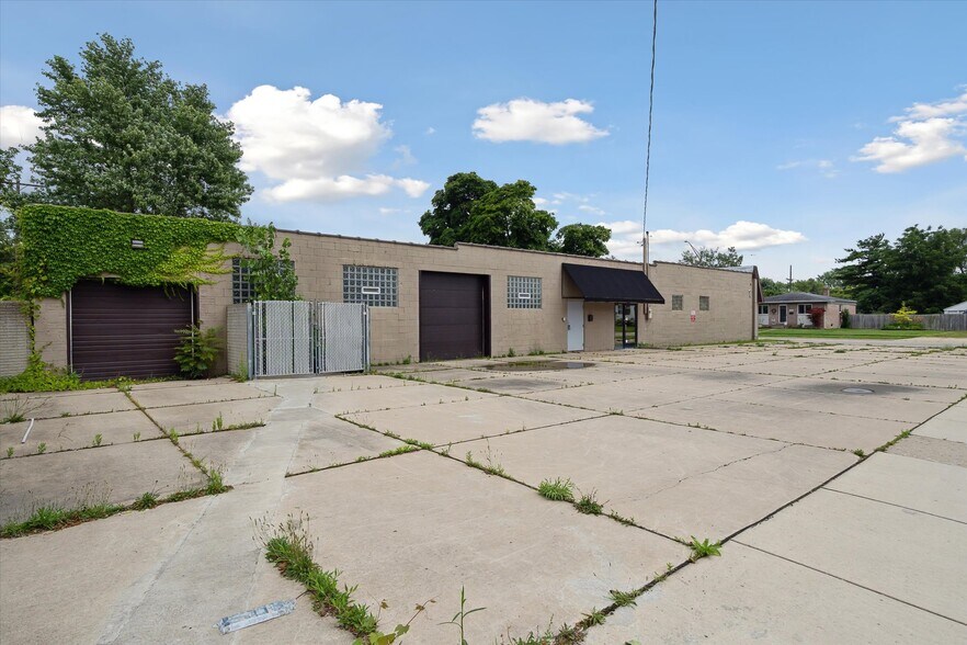 More Photos Of 16811 Stephens, Eastpointe Industrial For Sale