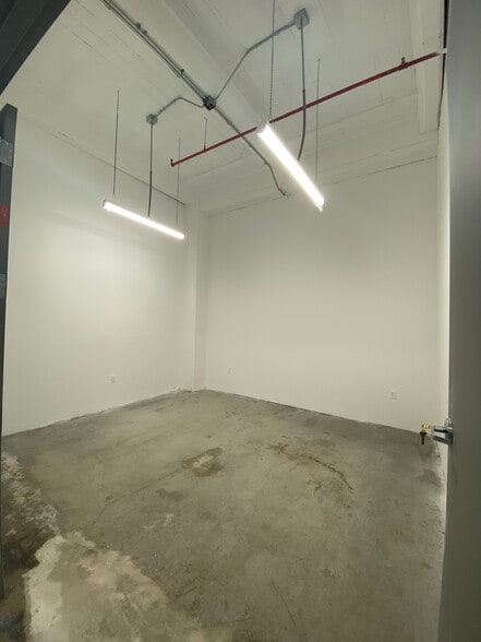 More Photos Of 901 E 31st St, Los Angeles Manufacturing For Lease