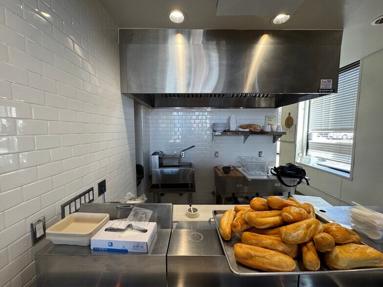 More Photos Of 7501-7505 W Sunset Blvd, Los Angeles Restaurant For Lease