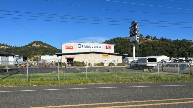 More Photos Of 7441 Old Highway 99 N, Roseburg Showroom For Sale