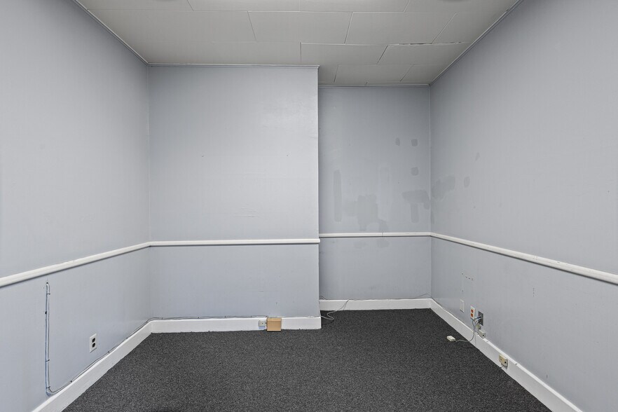 More Photos Of 500 E Main St, Kilgore Office For Sale