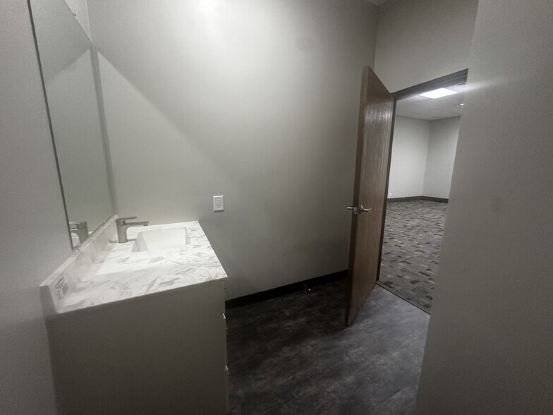 More Photos Of 208 S Minnesota Ave, Saint Peter Storefront Retail Residential For Lease