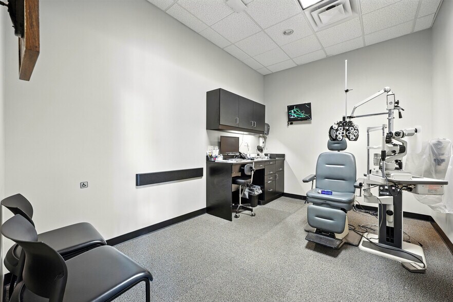 More Photos Of 9480 Arlington Expy, Jacksonville Freestanding For Sale