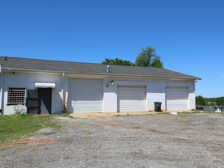 Primary Photo Of 1814 E Poinsett Street Ext, Greer Auto Repair For Lease