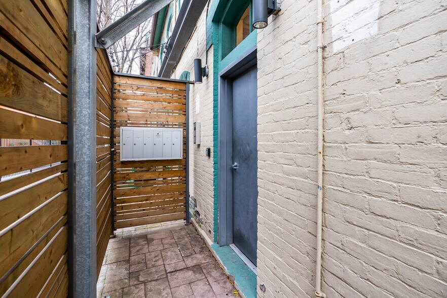 More Photos Of 249-255 King St E, Hamilton Apartments For Sale