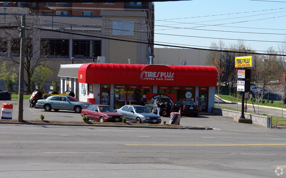 Primary Photo Of 8217 Lee Hwy, Falls Church Freestanding For Lease