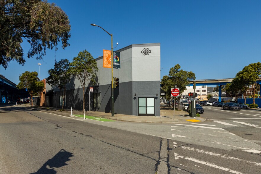 More Photos Of 590 10th St, San Francisco Showroom For Lease